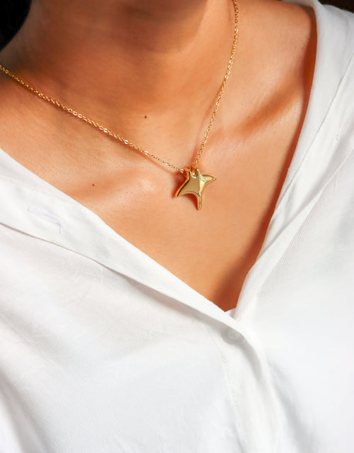 Classic Manta Ray Pendant Necklace Gold